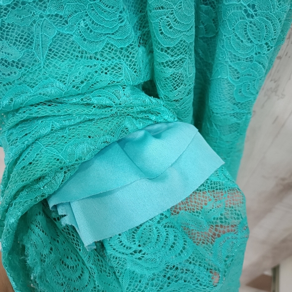 Long bodycon lace dress - Picture 6 of 14